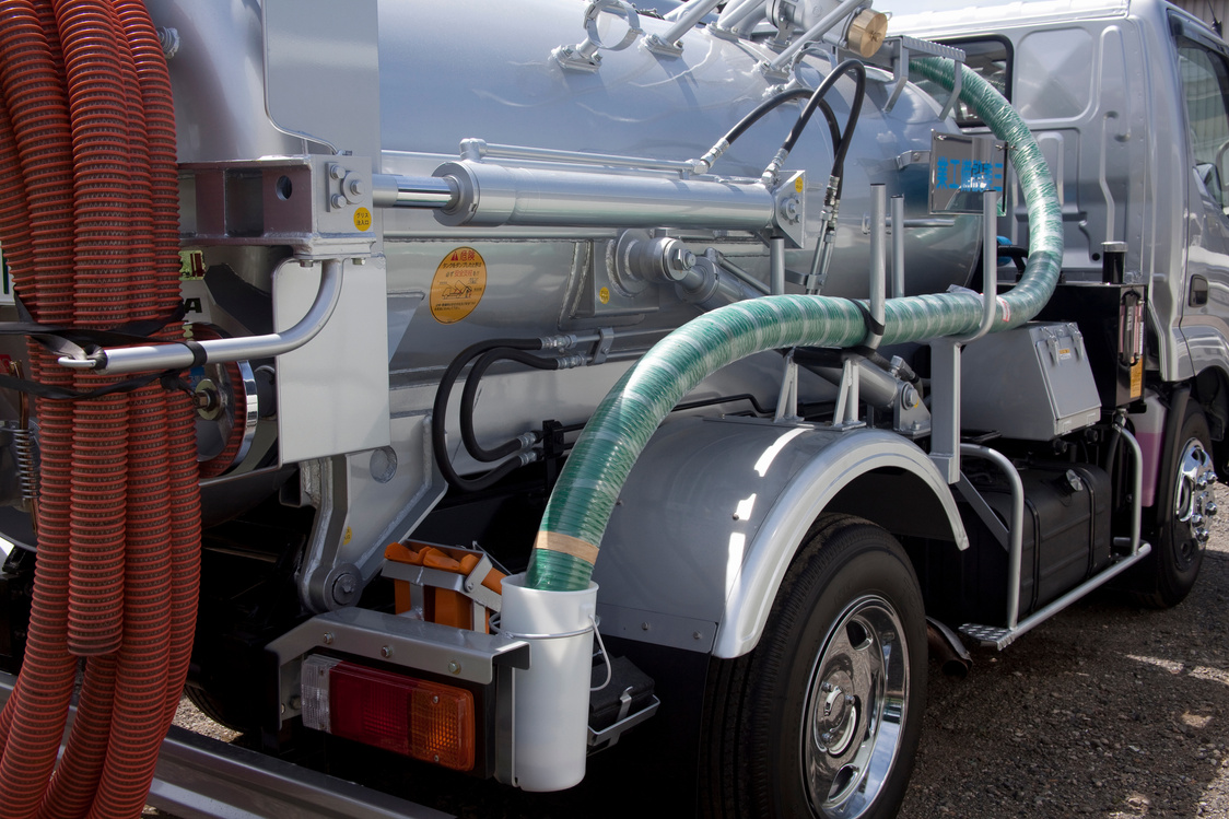 Vacuum truck